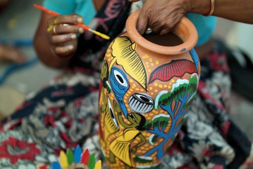 5 Handicrafts You Must Buy From India Authindia Indian Art And Craft